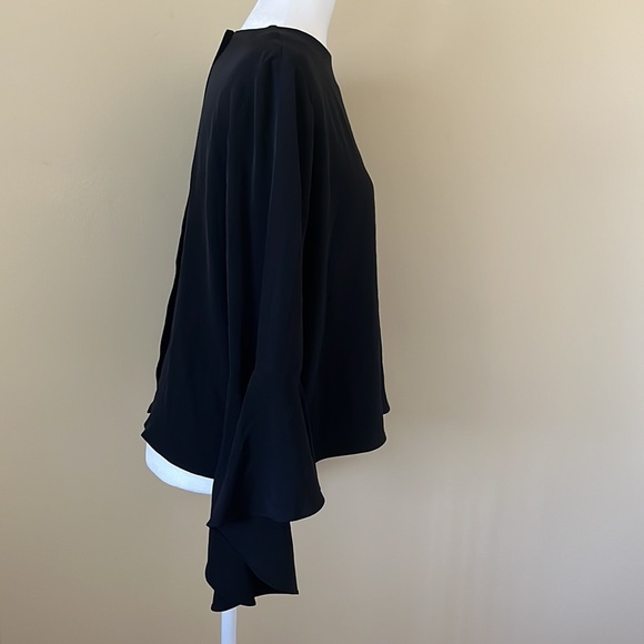 Button detail back blouse - Picture 4 of 9